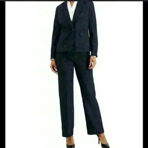 NWNT  nygard pin stripe office party/cocktail suit size 12
